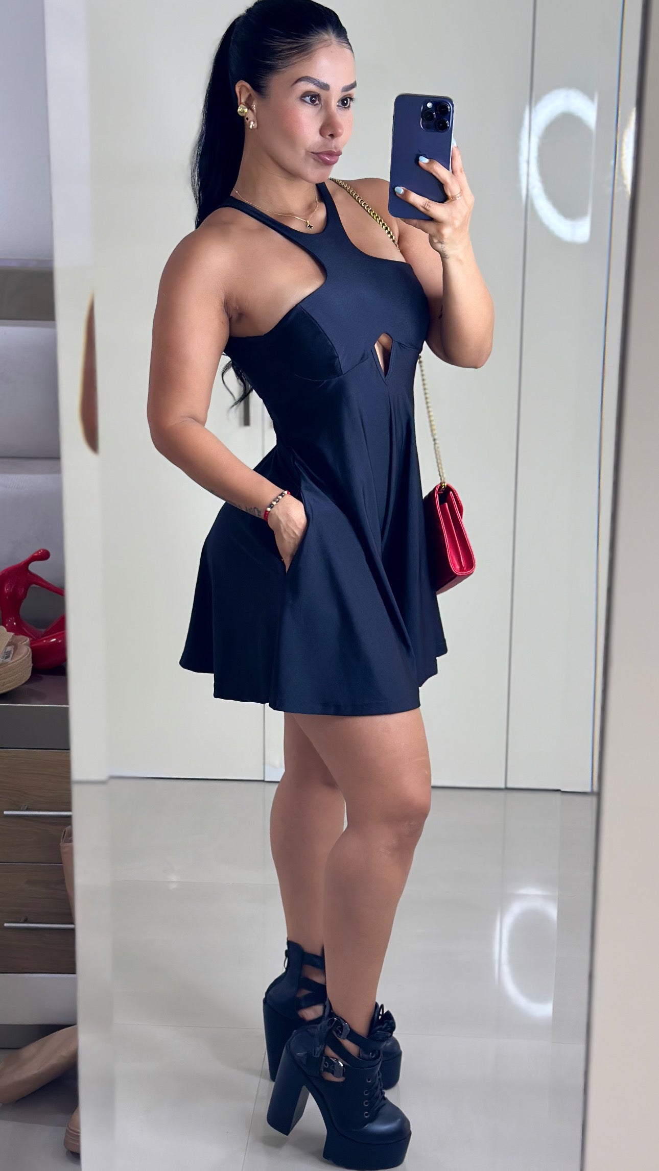 Vestido short, copa embonada