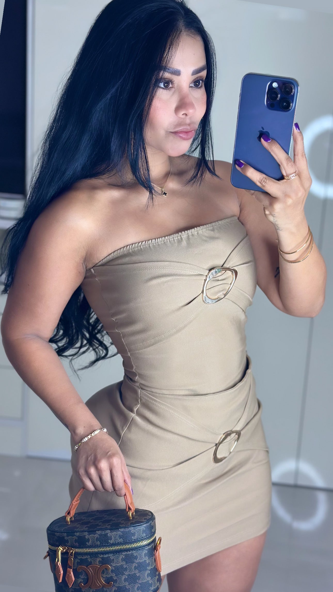 CONJUNTO BODY Y FALDA, HEBILLAS DORADAS